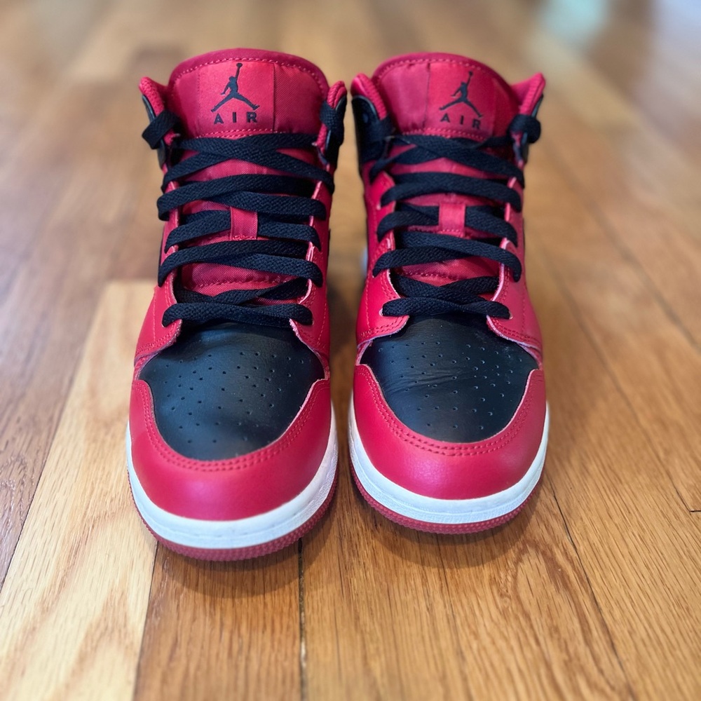 Nike Jordan’s black and red
